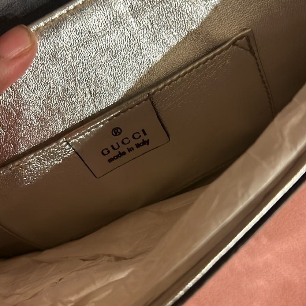 Gucci Patent silver metallic leather mirror clutch - Picture 6 of 8